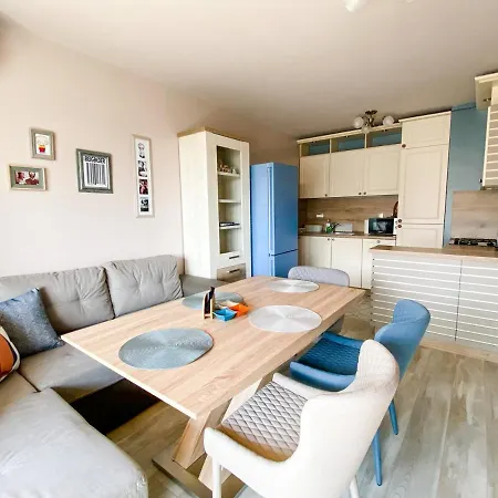 Happy Town Apartment *