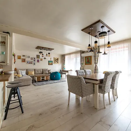 Happy Town Apartment *
