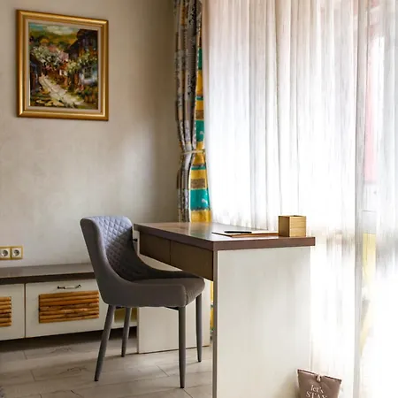 Happy Town Apartment