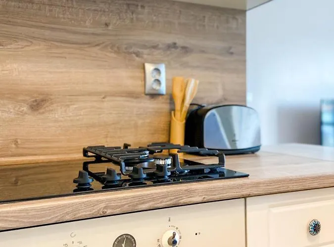 Happy Town Apartment *