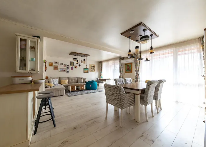 Happy Town Apartment *